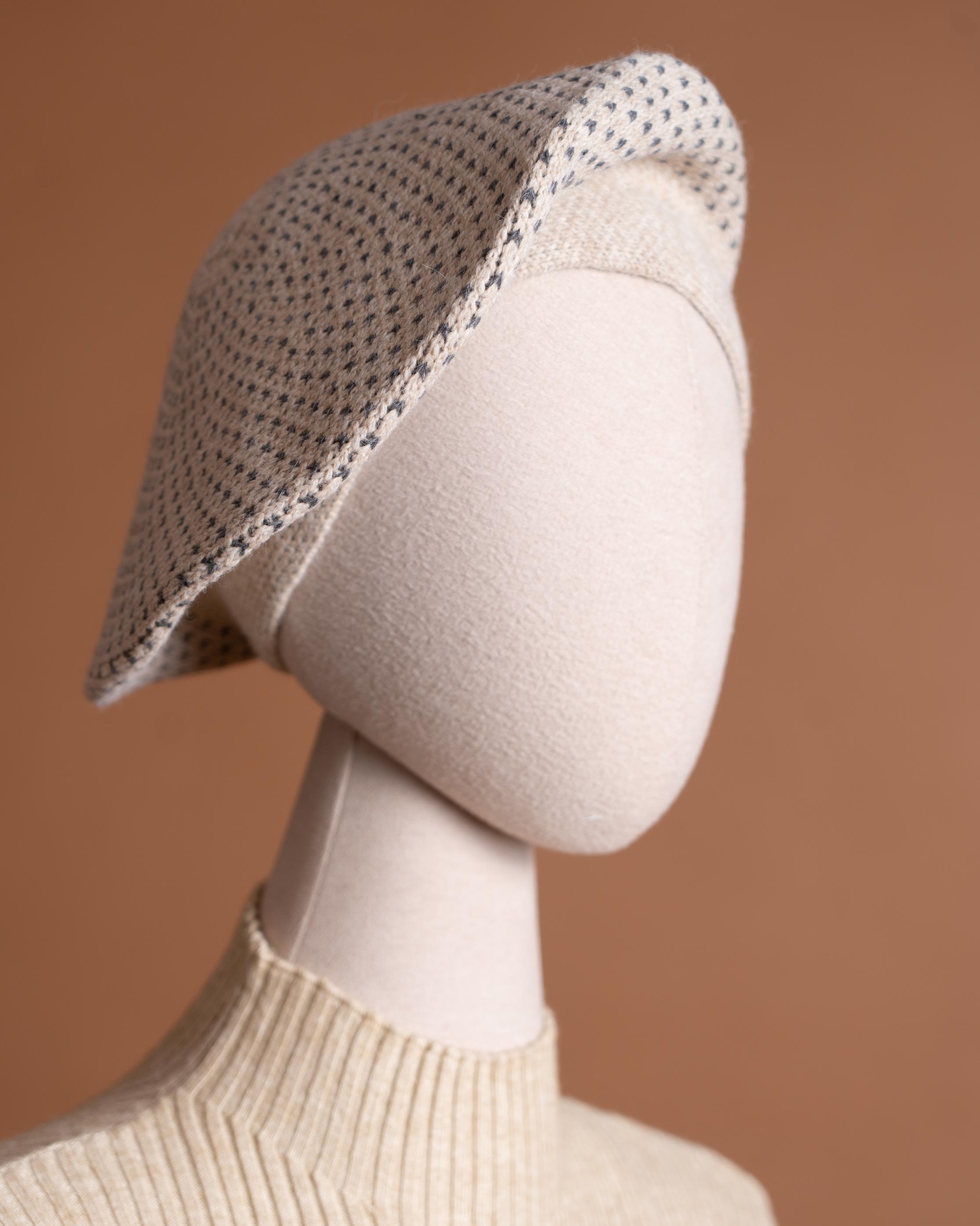 کلاه خالدار شیری